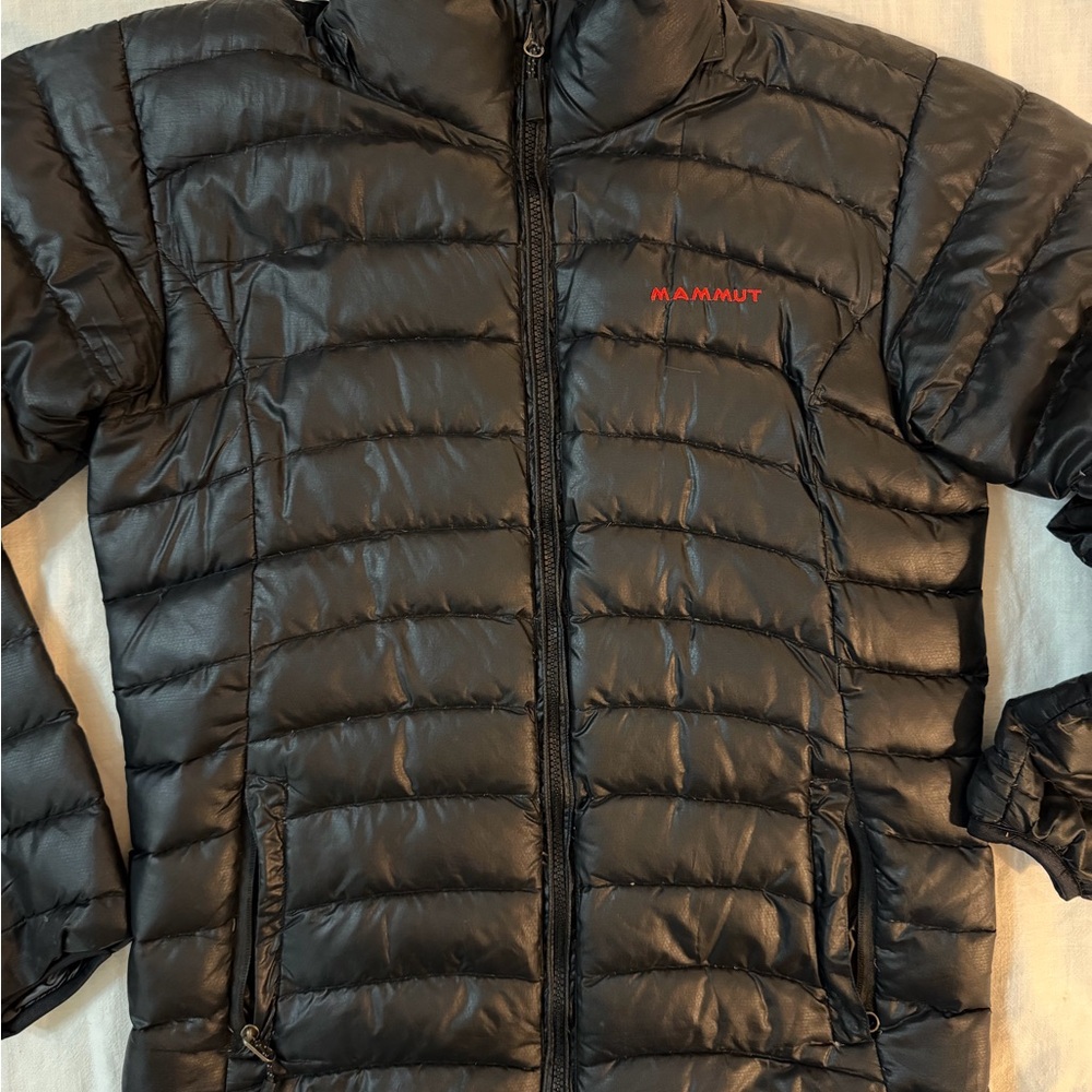 Mammut Men’s Small Black Quilted Jacket with Red Logo